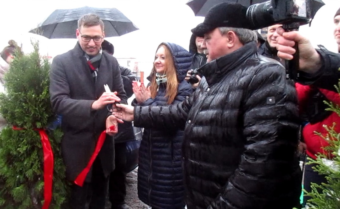 В Сосновом Бору заработала первая электрозаправка