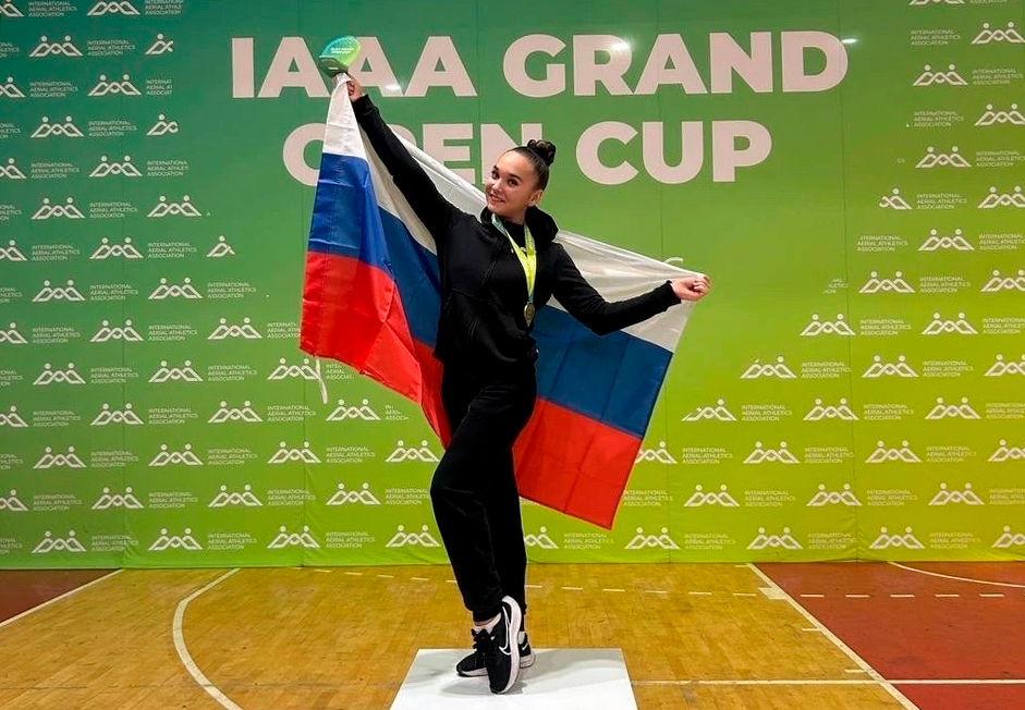 Фото: 'Ульяна Тёсова из Соснового Бора стала чемпионкой мира по воздушной гимнастике' ВКонтакте