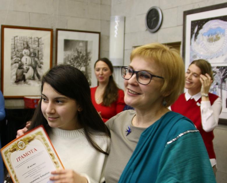 Выставка Зимняя палитра в сосновоборской художественной школе — самая яркая и волшебная