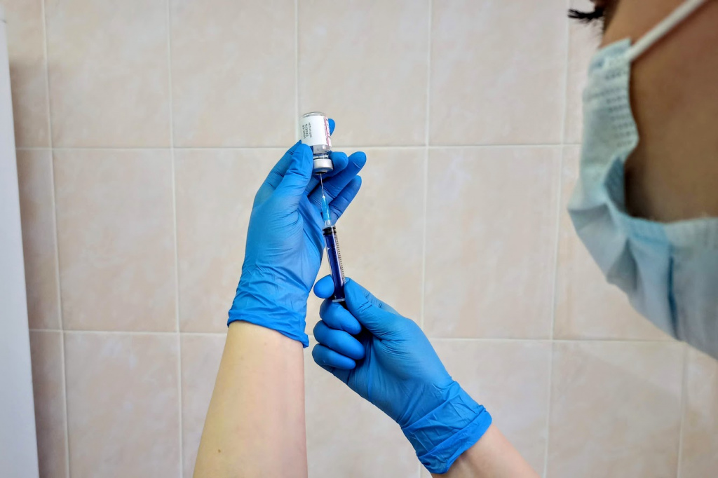 В Сосновом Бору приостановили мобильную вакцинацию от коронавируса. Где еще можно привиться?