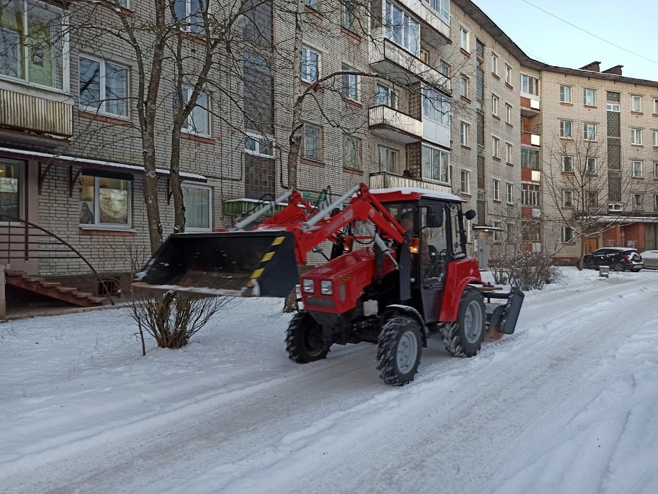 Дорожно-уборочная техника в Сосновом Бору к зиме подготовлена, но водителей пока не хватает