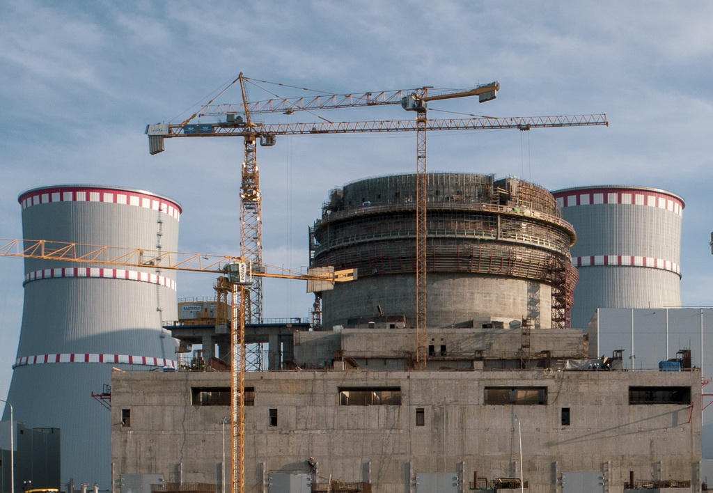 На втором энергоблоке ЛАЭС завершили сооружение наружной защитной оболочки здания реактора