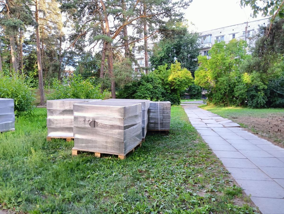 Началось благоустройство у «Таллинна». На ремонт тротуаров изыскали в казне дополнительные деньги