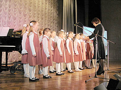 Приз зрительских симпатий был вручен хору девочек ДМХШ «Балтика» (Фото Виктора Поповичева)