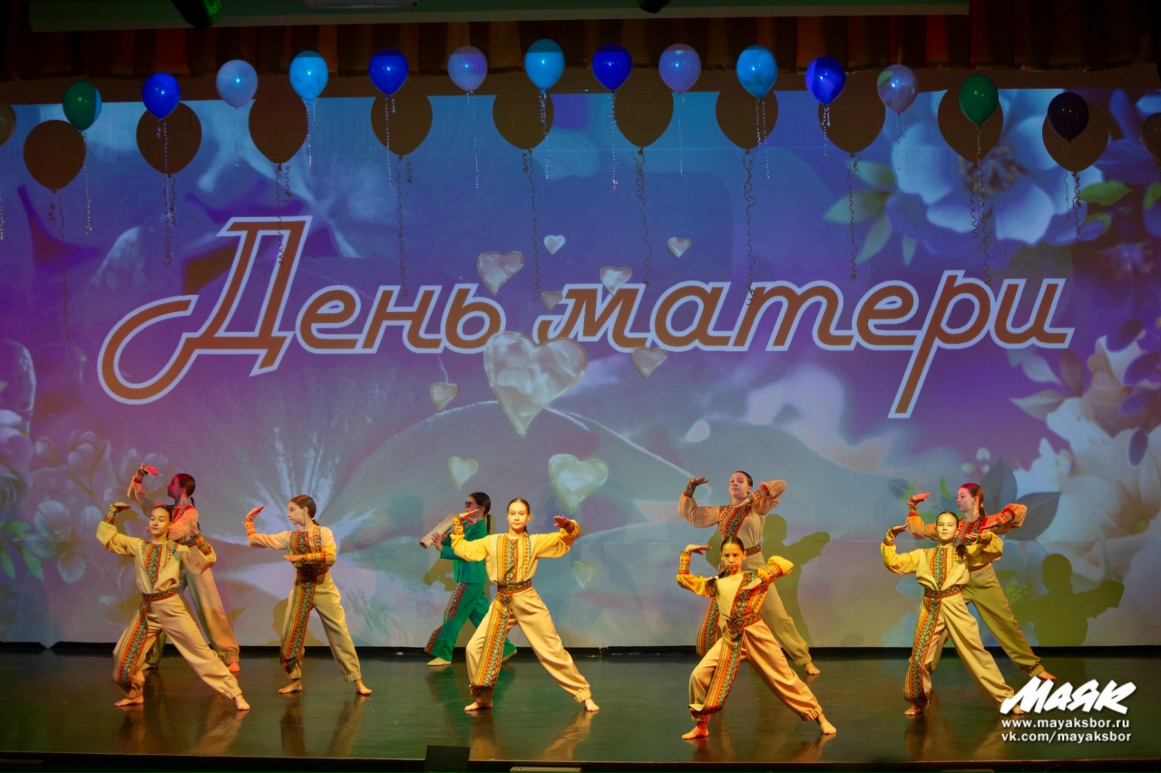 Глава Соснового Бора Михаил Воронков поздравил горожан с Днем матери