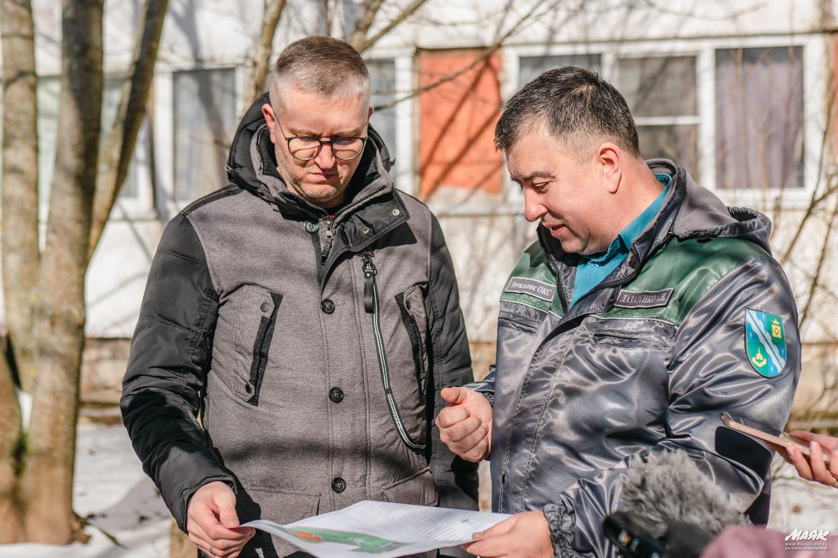 На улице Молодежной в Сосновом Бору началось благоустройство двора-колодца  | 08.04.2024 | Сосновый Бор - БезФормата