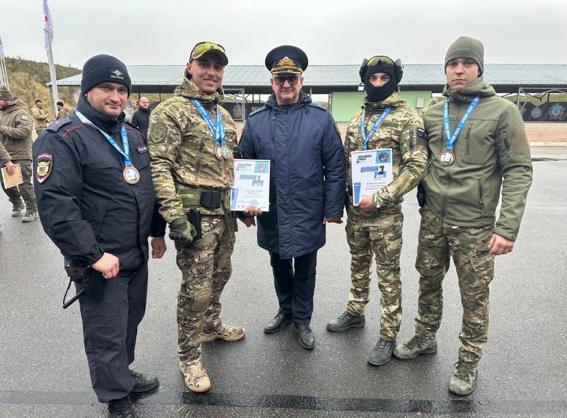 Полицейские Соснового Бора вошли в число лучших стрелков Петербурга и Ленобласти