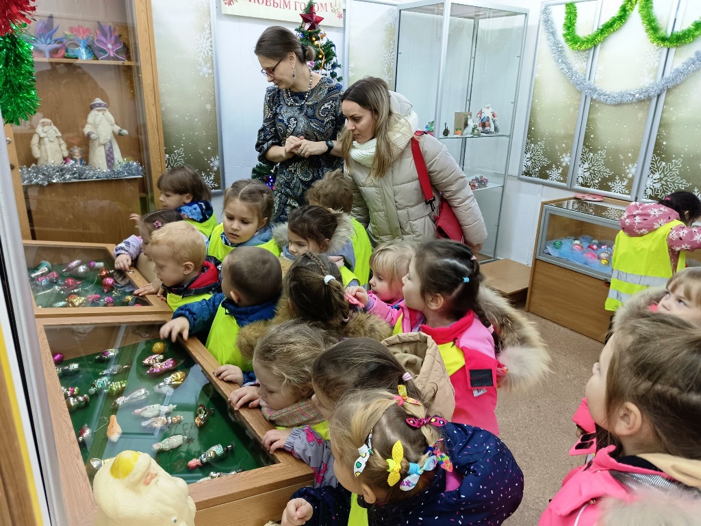 Самодельные  игрушки — по древней технологии. Сосновоборский музей проводит конкурс новогодних  поделок 