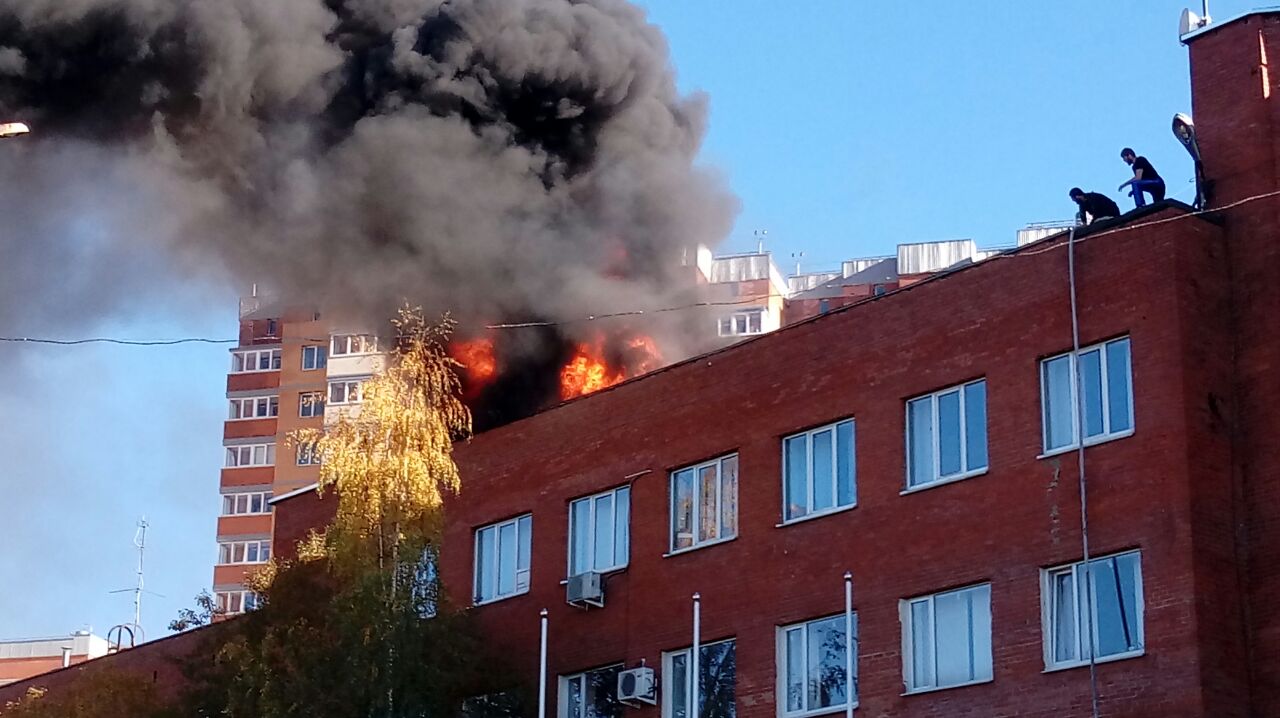 В Сосновом Бору загорелось здание прокуратуры. Люди эвакуированы