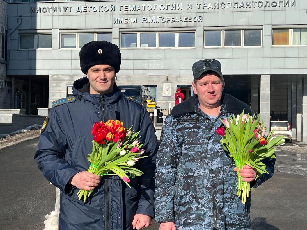 Судебные приставы Ленинградской области поддержали акцию «Вам, любимые!»
