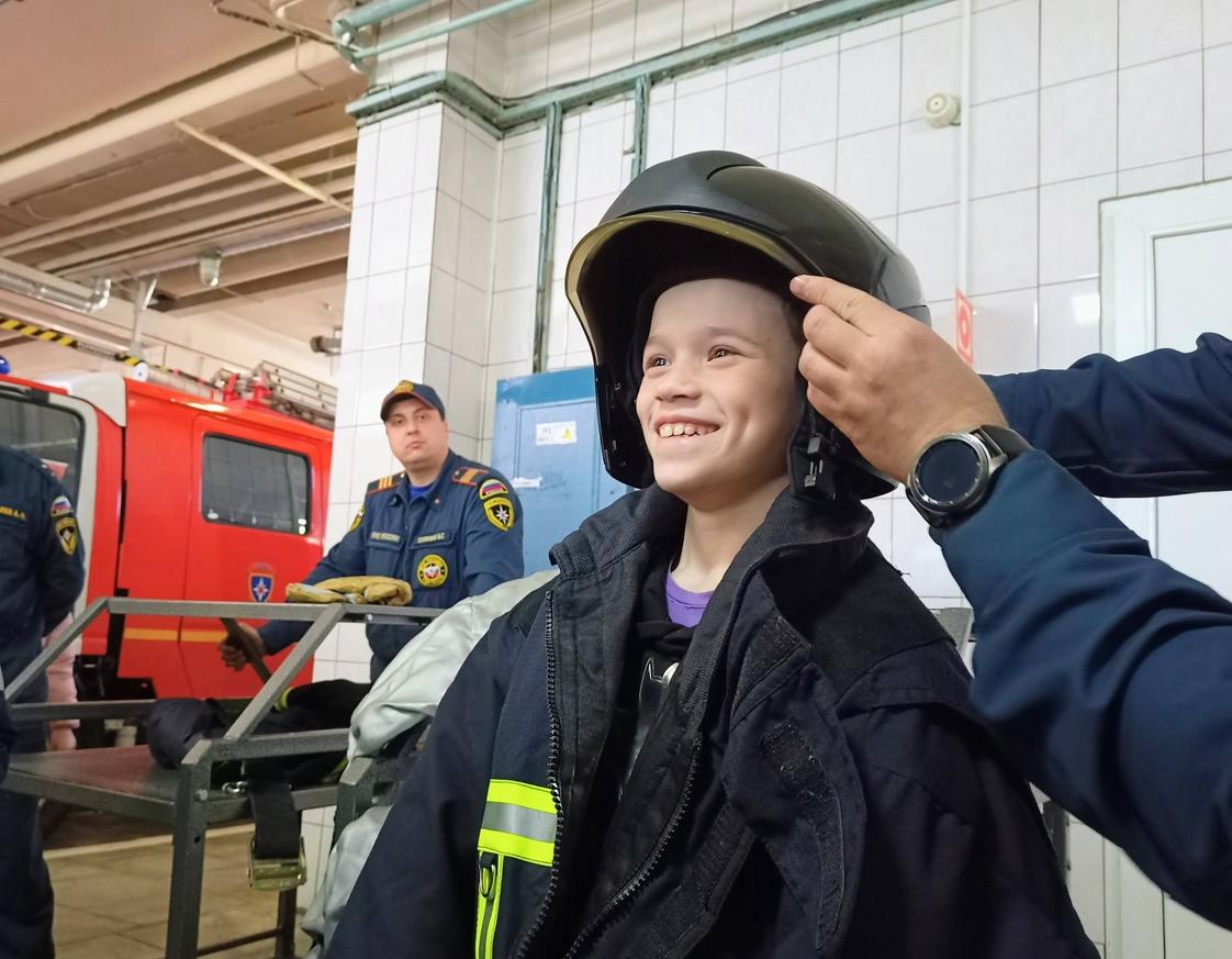 Фоторепортаж: накануне Дня пожарной охраны сосновоборские школьники узнали, кто охраняет ЛАЭС от огня