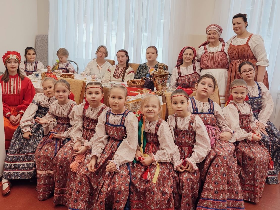 Коллективы «Устьяночка» и «Горница» встретились на «проекте «Русские традиции»