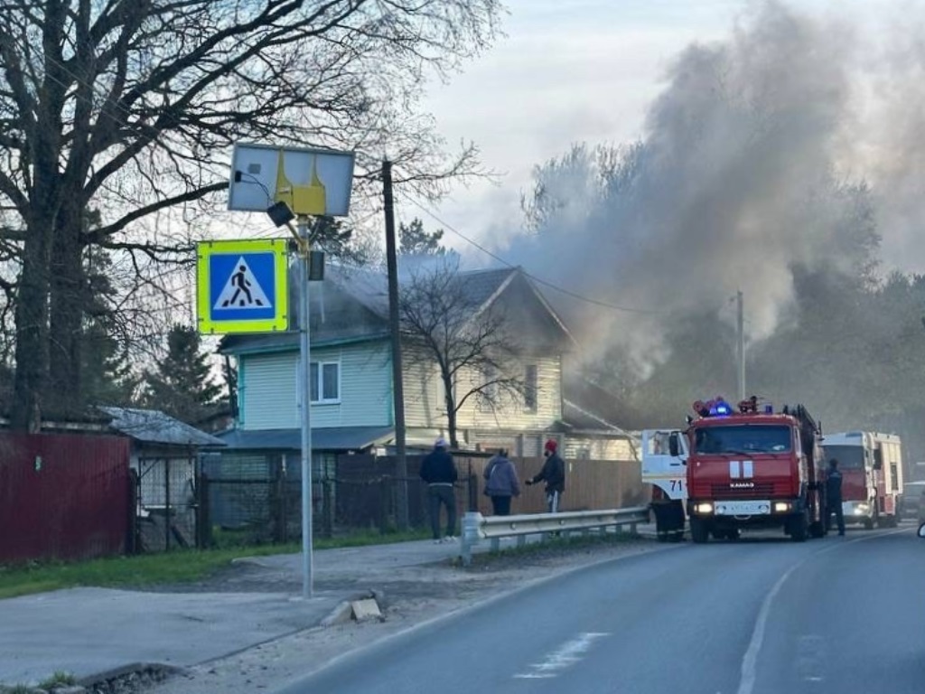 В Сосновом Бору горела мансарда двухэтажного дома