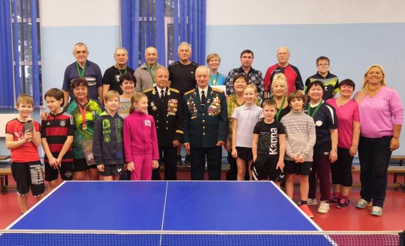 На теннисном турнире в Сосновом Бору встретились молодежь и ветераны