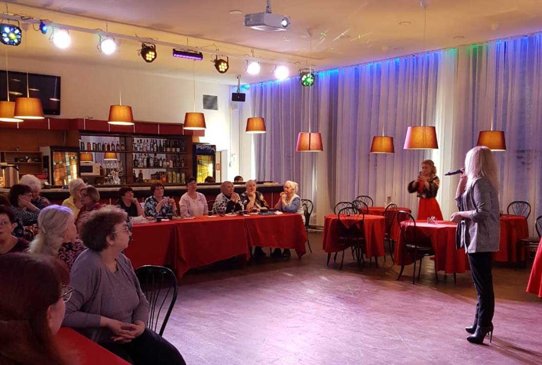 В сосновоборском ДК «Строитель» открылся новый женский клуб