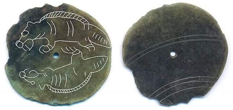 Древний артефакт с рисунком неизвестных зверей нашли в Печорском районе