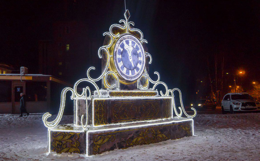 Новый праздничный арт-объект «Часы» появился на перекрестке ул. Кр. Фортов и пр. Героев