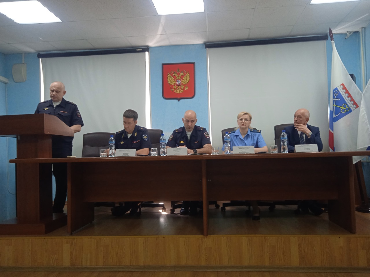 Залим Артурович на фото в центре