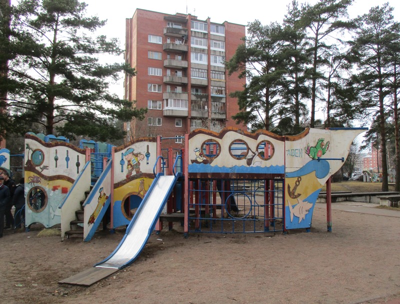 Сосновоборские депутаты попросили администрацию пока не демонтировать детские площадки в городе
