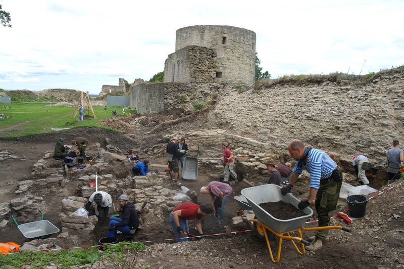 Раскопки в Копорской крепости продолжатся в 2019 году. Область готова выделить 18,2 миллиона рублей