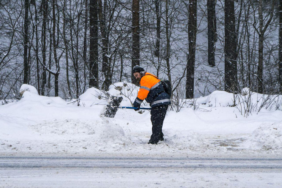 От коммунальных служб и УК в Сосновом Бору ждут полной готовности к снегопаду