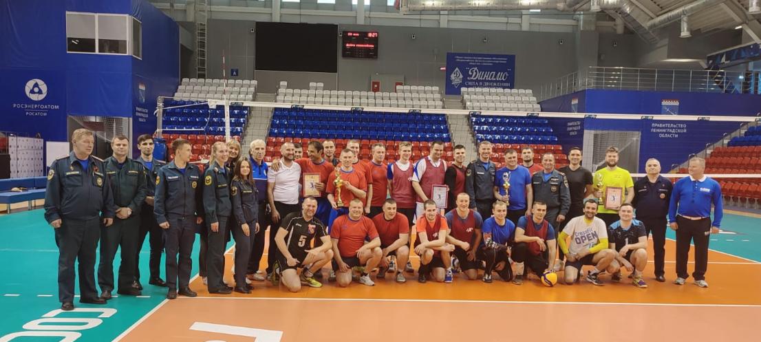 Как сыграли в волейбол пожарные спасатели Ленобласти в Сосновом Бору