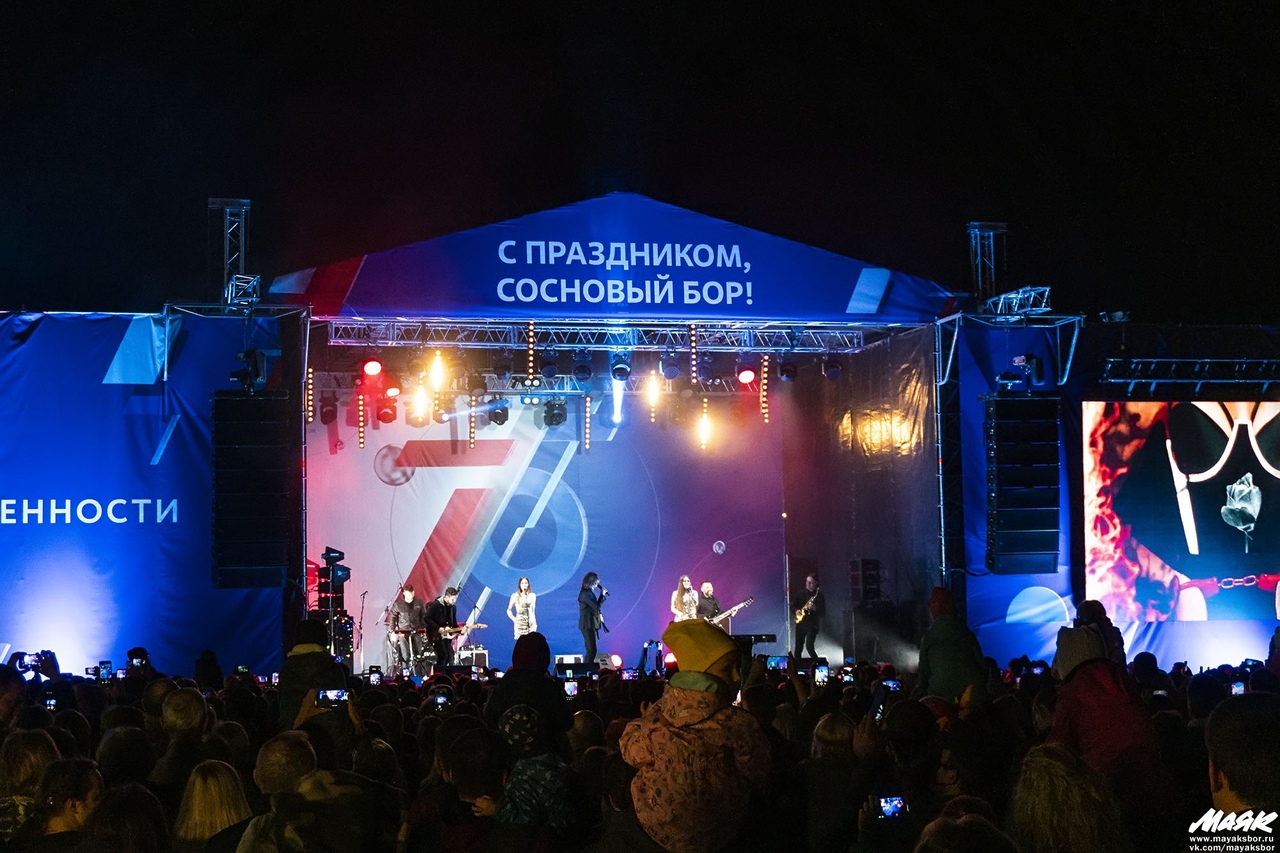 Фоторепортаж: концерт в честь Дня атомщика в Сосновом Бору завершился большим салютом