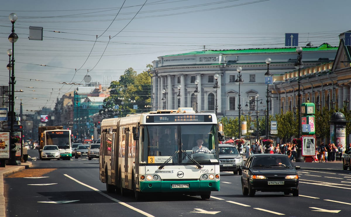 Ленобласть раскритиковала сокращение маршрутов в Петербурге