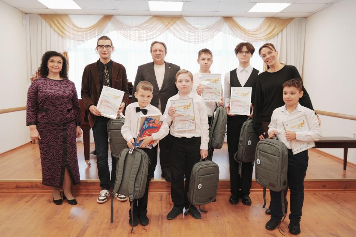 Магия гитары и саксофона. Ленинградская АЭС поддержала первый фестиваль-конкурс для юных музыкантов Соснового Бора