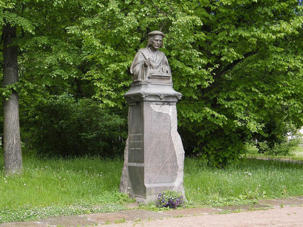 Памятник финскому просветителю Микаэлю Агриколе. Фото: Борис Мавлютов / wikipedia.org