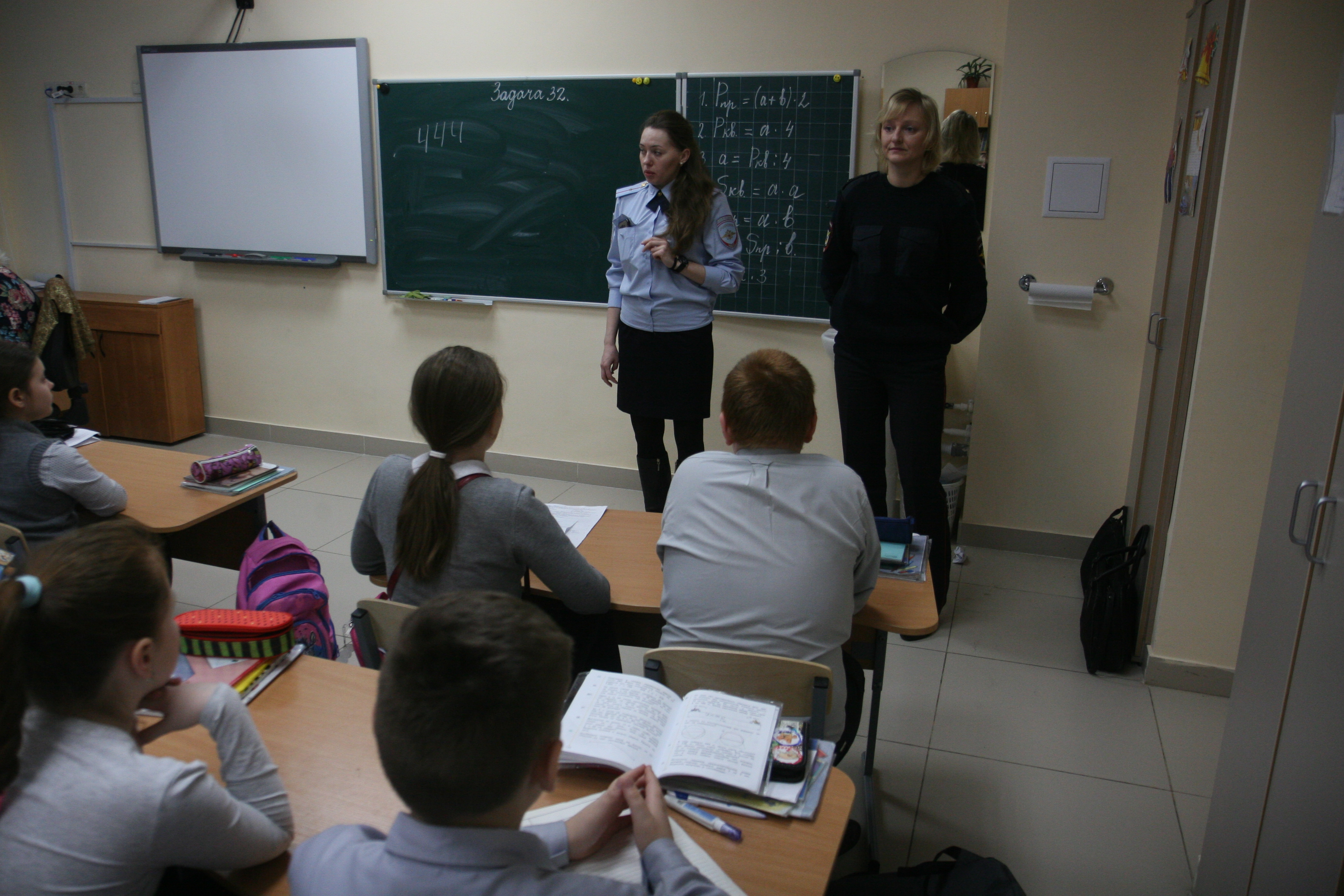 Люди в форме рассказали школьникам из Атомграда как сберечь себя в трудной ситуации