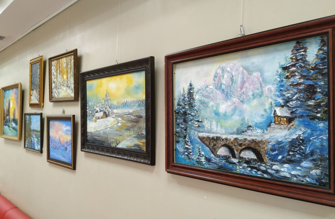 В сосновоборской «Арт-Карусели» открылась выставка картин Татьяны Бурцевой