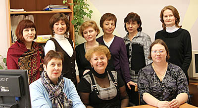 Коллектив Центра занятости населения со своим руководителем Е. Жилиной (на первом плане в центре) 
