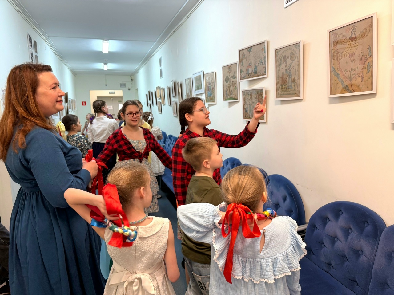 В ДК «Строитель» открылась выставка «Лубочная сказка»