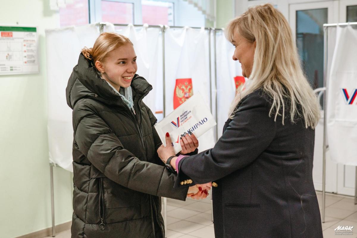 Фоторепортаж: в Сосновом Бору начались выборы президента России |  15.03.2024 | Сосновый Бор - БезФормата