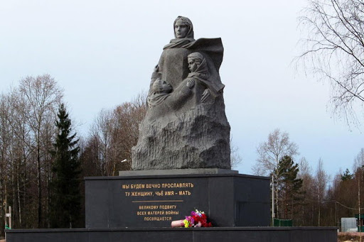 Фото: Памятник матерям войны в Подпорожье / peterburg2.ru