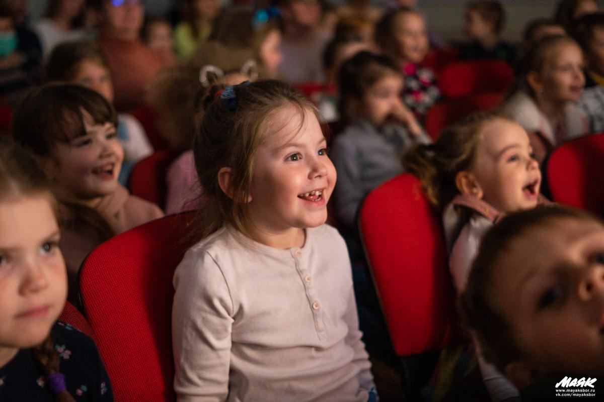 Ленинградская АЭС подарила сосновоборским детям бесплатные спектакли в кукольном театре