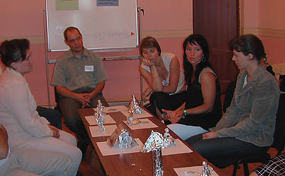 На одном из занятий по введению в предпринимательство (Е. Морозова — крайняя справа)