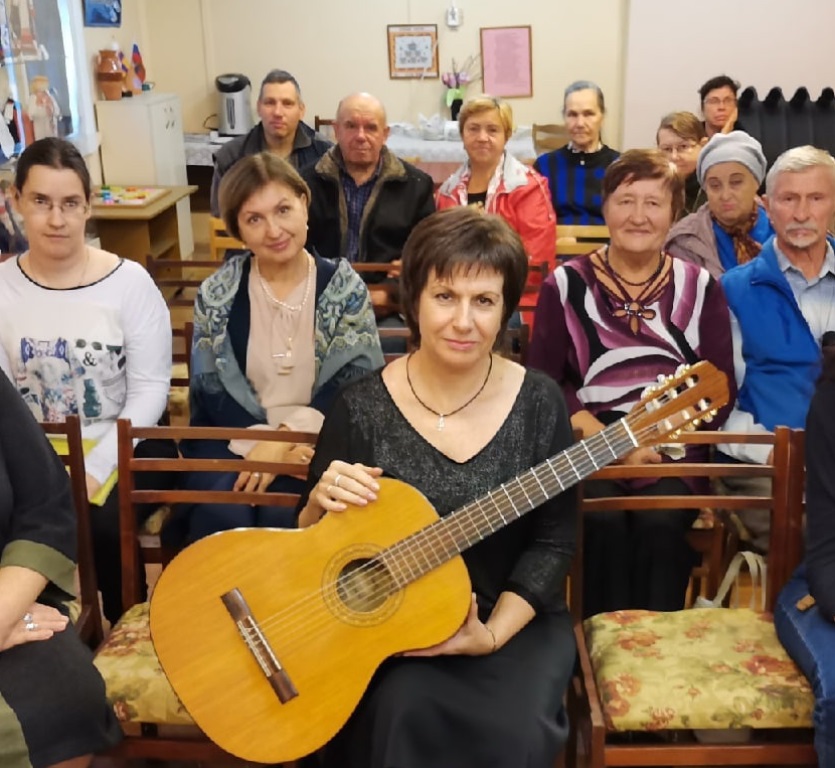 В Клубе «Ручьи» прошёл творческий вечер Елены Хомской