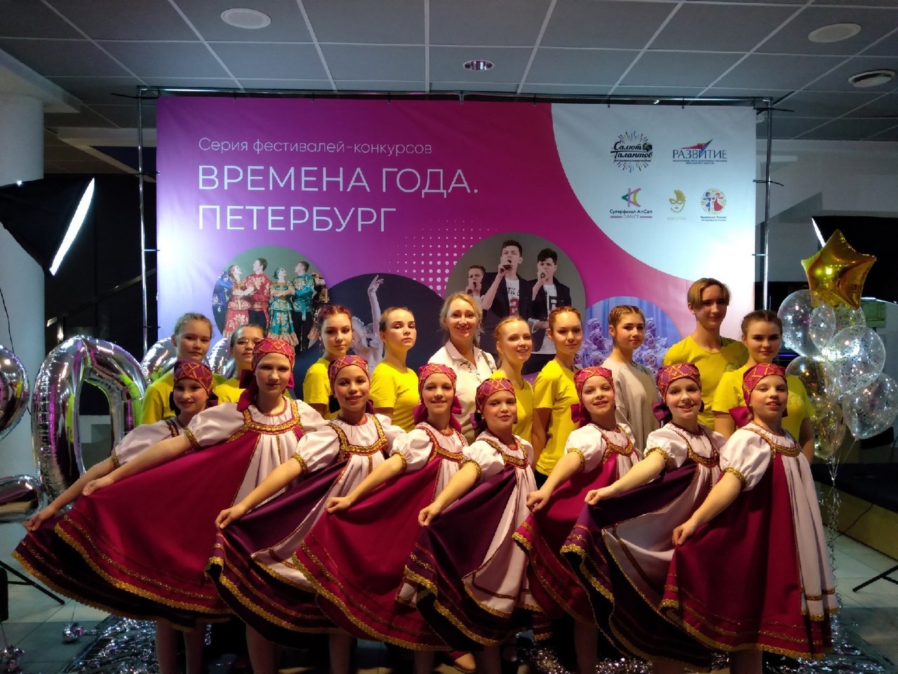 Танцоры сосновоборского ансамбля «Светоч» отличились на «Временах года»