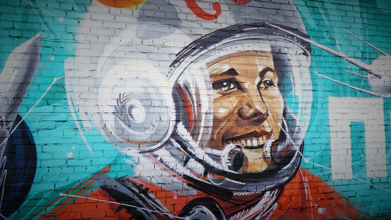 В День космонавтики в Сосновом Бору появилось граффити с Юрием Гагариным