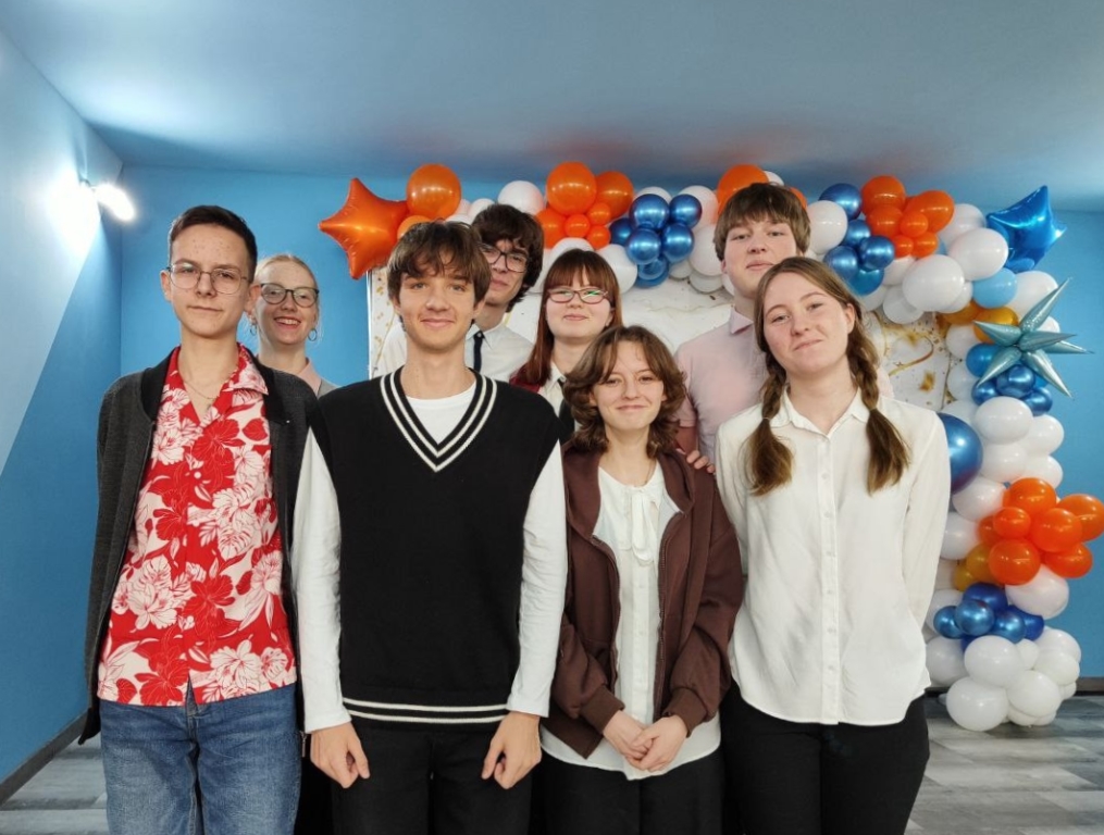 Команда Сосновоборской частной школы победила в отборочном турнире Всероссийского чемпионата «ПоЛЭТелИ с нами»