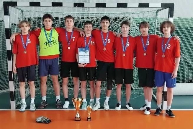 Футболисты сосновоборской школы № 2 вошли в тройку лидеров регионального турнира
