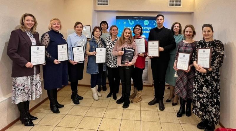 Накануне Нового года в Фонде вручили свидетельства, подтверждающие статус социальных предприятий. Фото: Сосновоборский Фонд поддержки предпринимательства / ВК