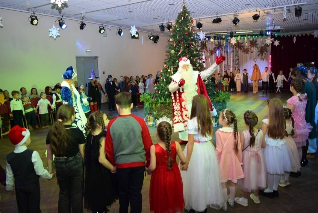 В Сосновом Бору идут новогодние приключения на сказочном острове, и не только