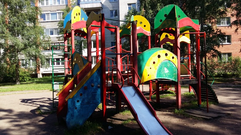 В Сосновом Бору демонтируют 15 детских площадок