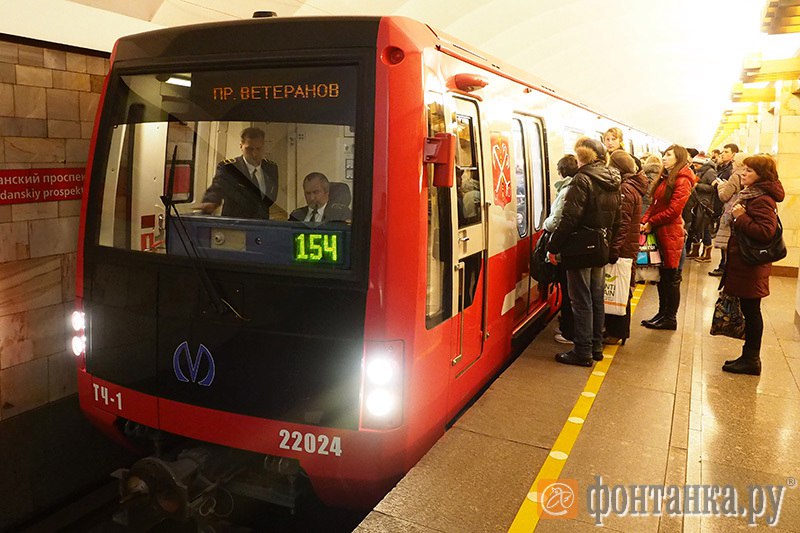  В Петербургском метро появится красный поезд