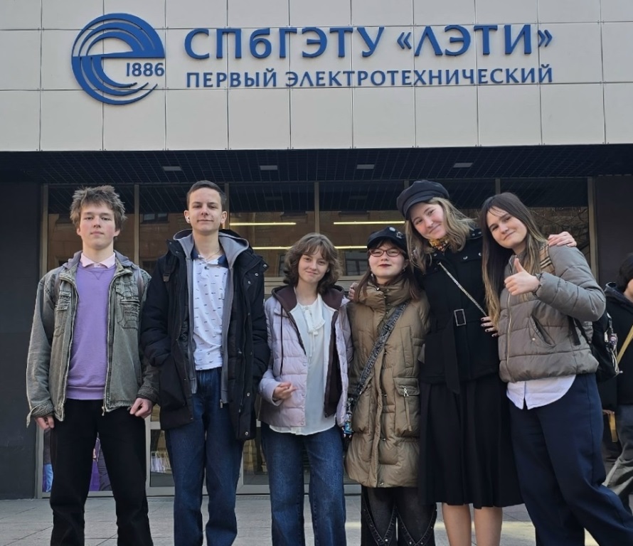 Команда Сосновоборской частной школы вошла в десятку сильнейших во всероссийском финале турнира «ПоЛЭТелИ»