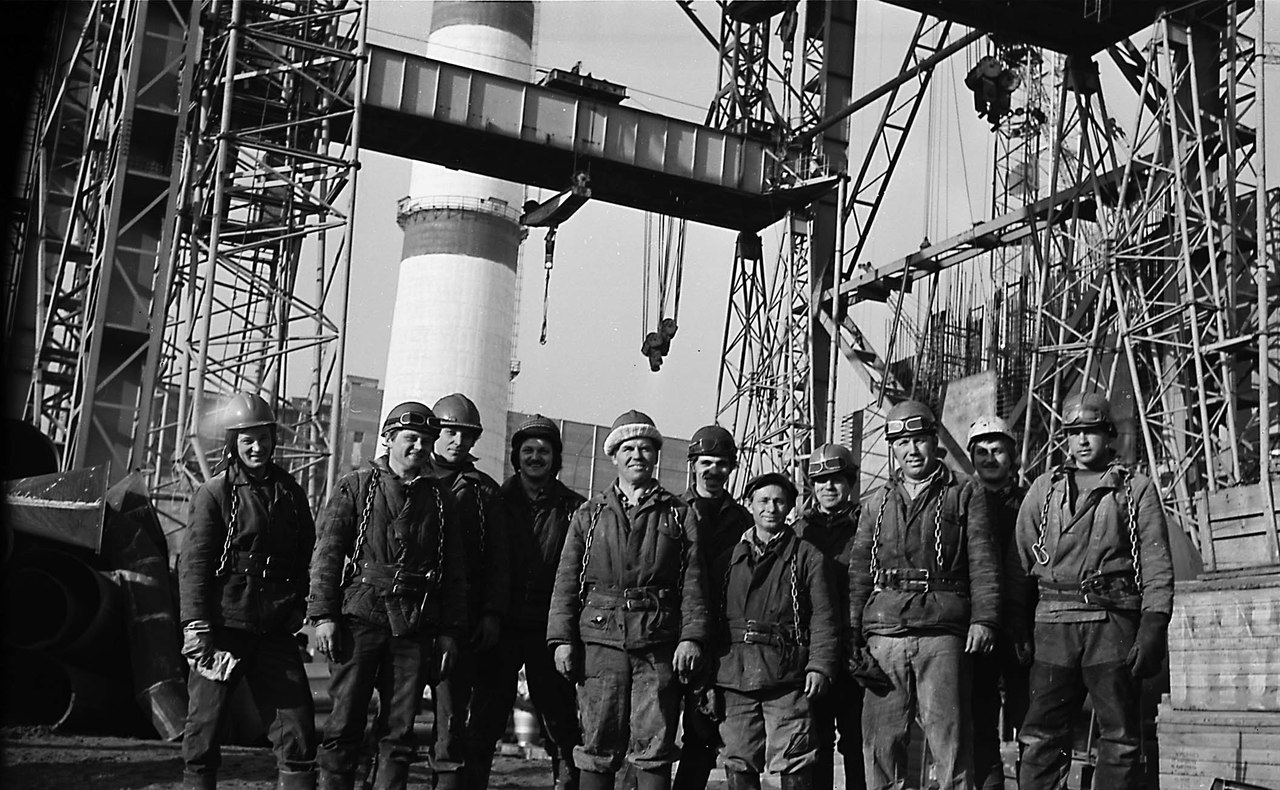 Первые в городе: к 70-летию Дня строителя. Как создавалось будущее Соснового Бора