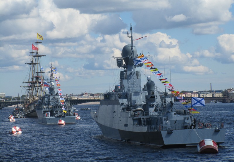 В едином строю: 26 июля в Санкт-Петербурге прошел военно-морской парад. Фото и видео-репортаж